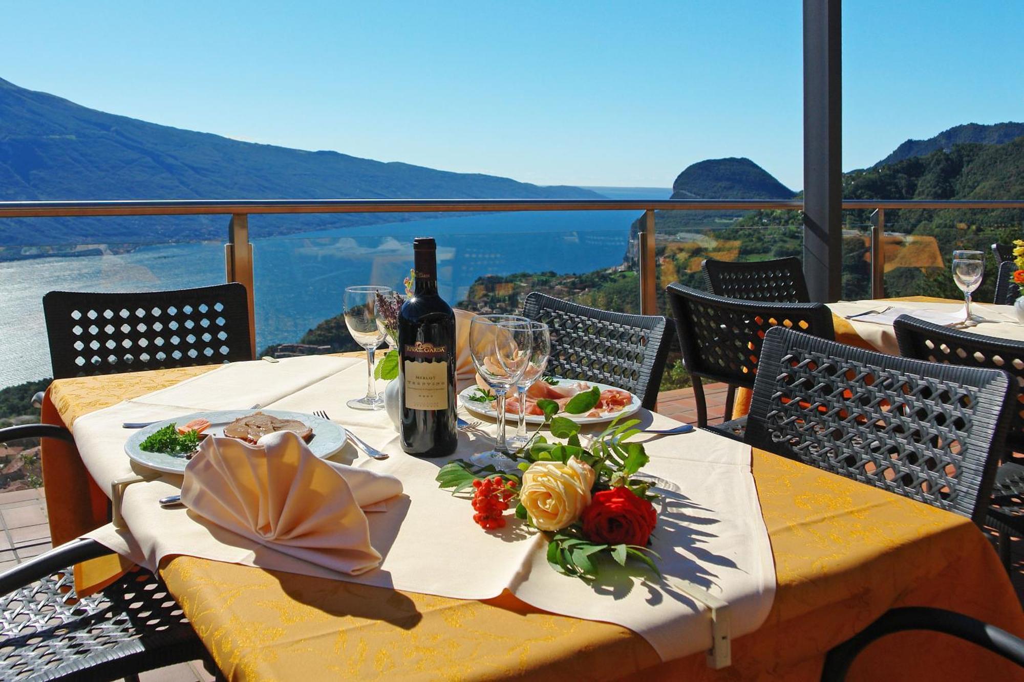 Hotel Pineta Campi Tremosine Bagian luar foto
