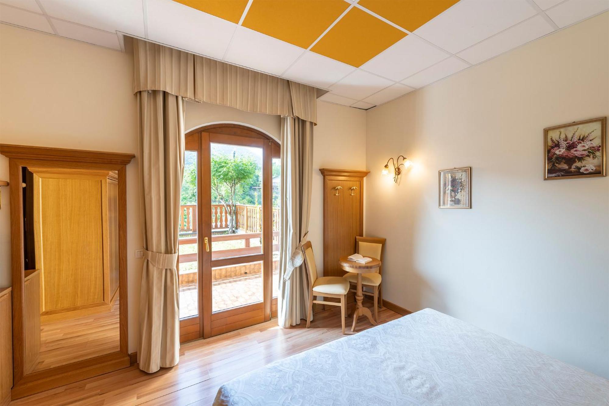 Hotel Pineta Campi Tremosine Ruang foto